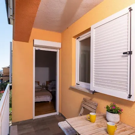 Giulia With Sea View In Novigrad
