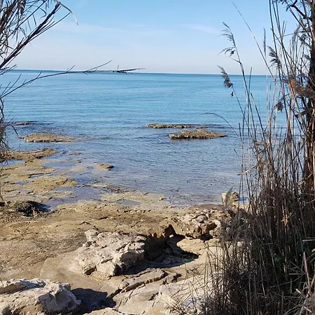 Giulia With Sea View In Novigrad Guest house