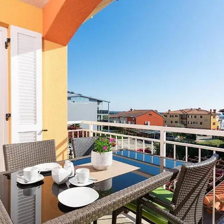 Giulia With Sea View In Novigrad Guest house *