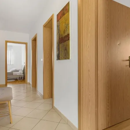 Guest house Giulia With Sea View In Novigrad