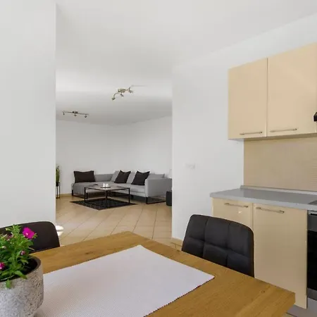 Affittacamere Giulia With Sea View In Novigrad