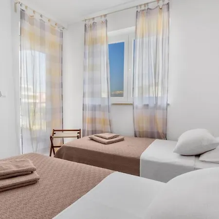 Giulia With Sea View In Novigrad 4*