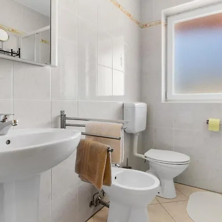 Giulia With Sea View In Novigrad Affittacamere 4*