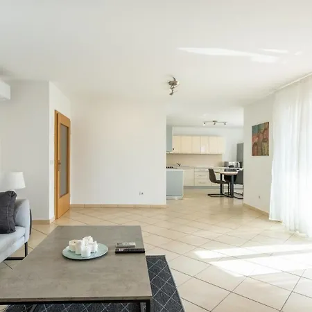 Giulia With Sea View In Novigrad Guest house