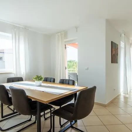 Affittacamere Giulia With Sea View In Novigrad