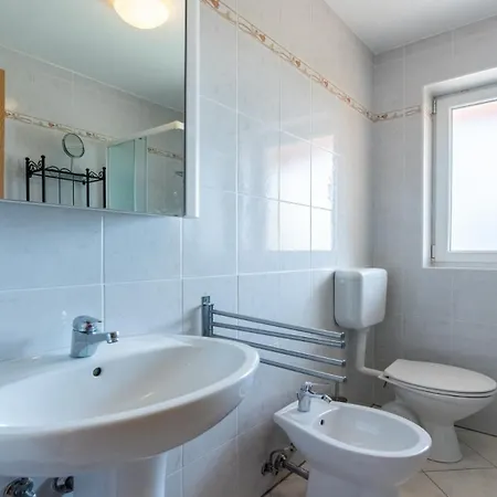 Giulia With Sea View In Novigrad Guest house