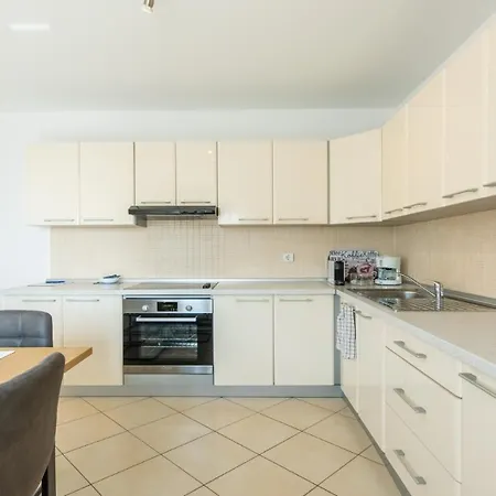 Guest house Giulia With Sea View In Novigrad *