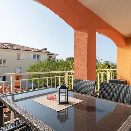 Giulia With Sea View In Novigrad 4*
