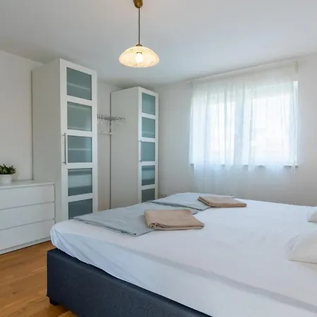 Guest house Giulia With Sea View In Novigrad