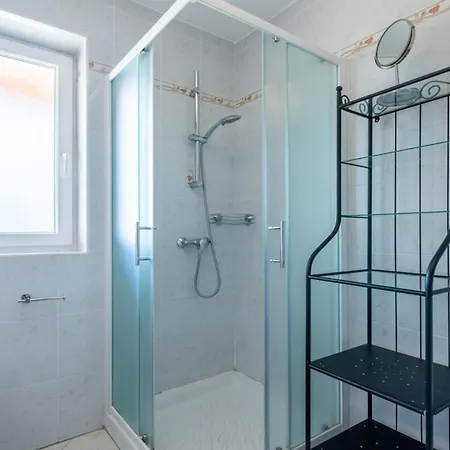 Giulia With Sea View In Novigrad Affittacamere 4*