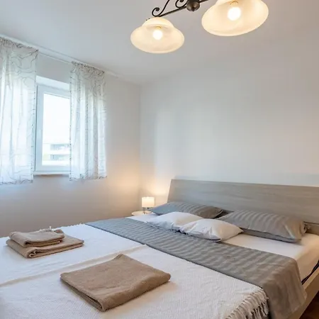 Guest house Giulia With Sea View In Novigrad *