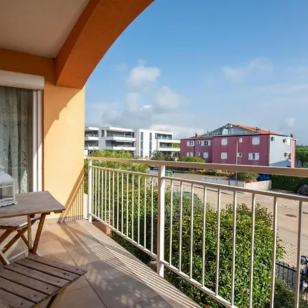 Giulia With Sea View In Novigrad *