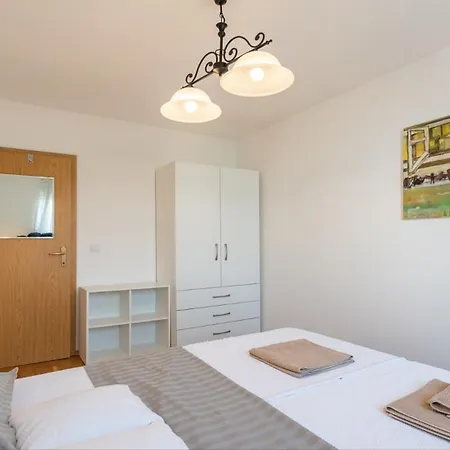 Giulia With Sea View In Novigrad Guest house *