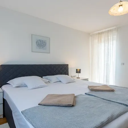Affittacamere Giulia With Sea View In Novigrad 4*