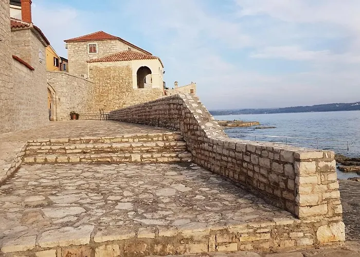 Giulia With Sea View In Novigrad Πανσιόν 4*
