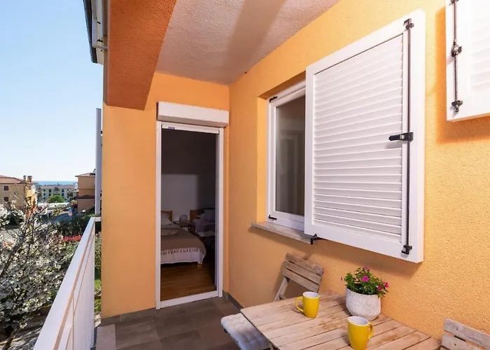 Giulia With Sea View In Novigrad