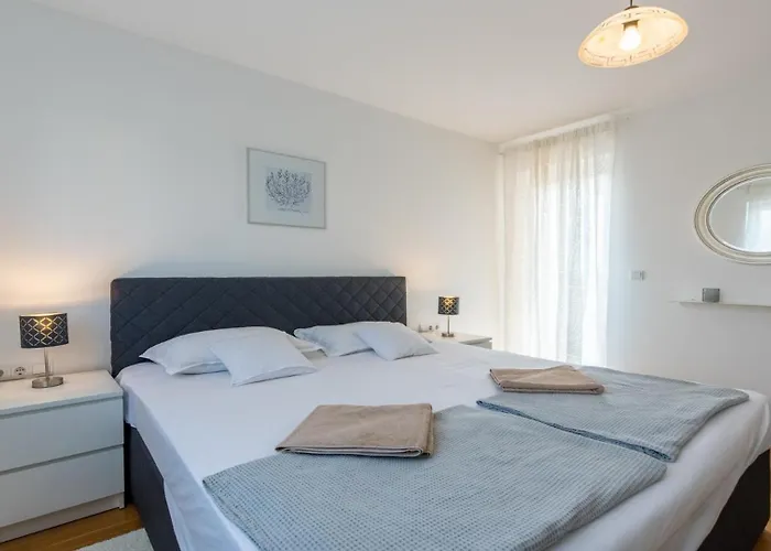 Πανσιόν Giulia With Sea View In Novigrad 4*